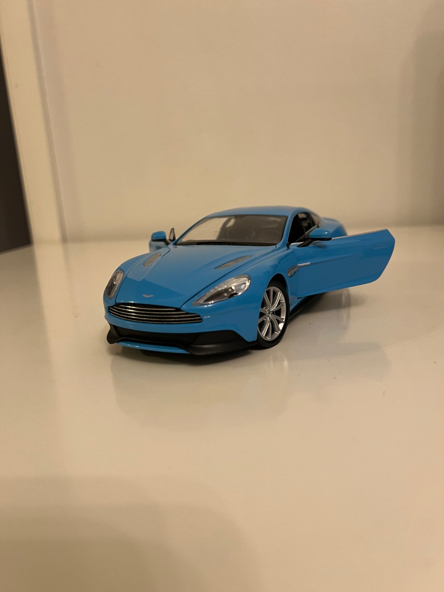 Aston martin Vanquish car model