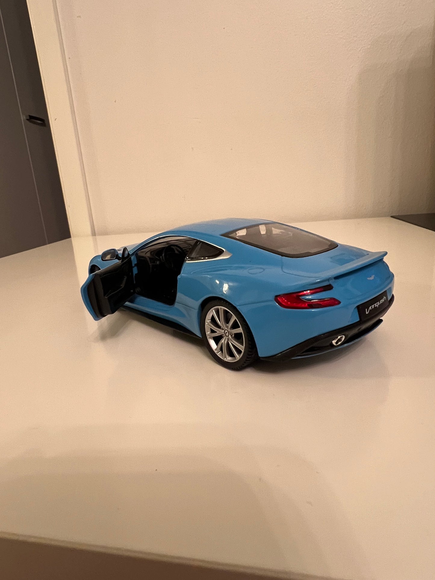 Aston martin Vanquish car model