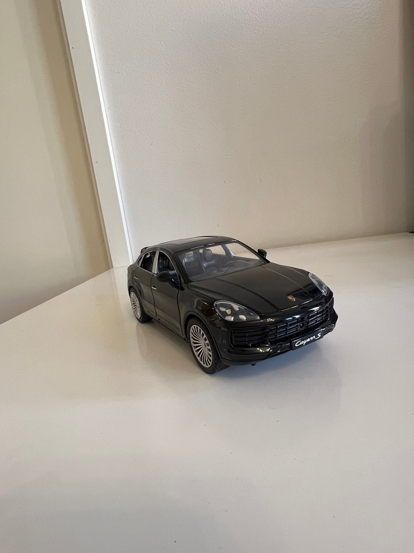 Porsche Cayenne Turbo S car model