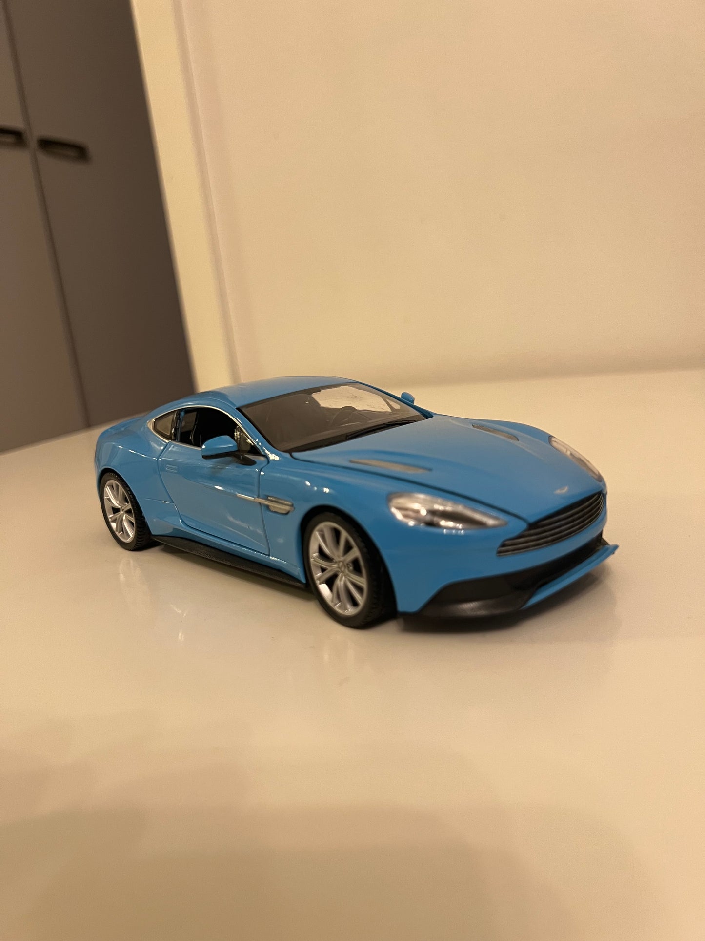 Aston martin Vanquish car model
