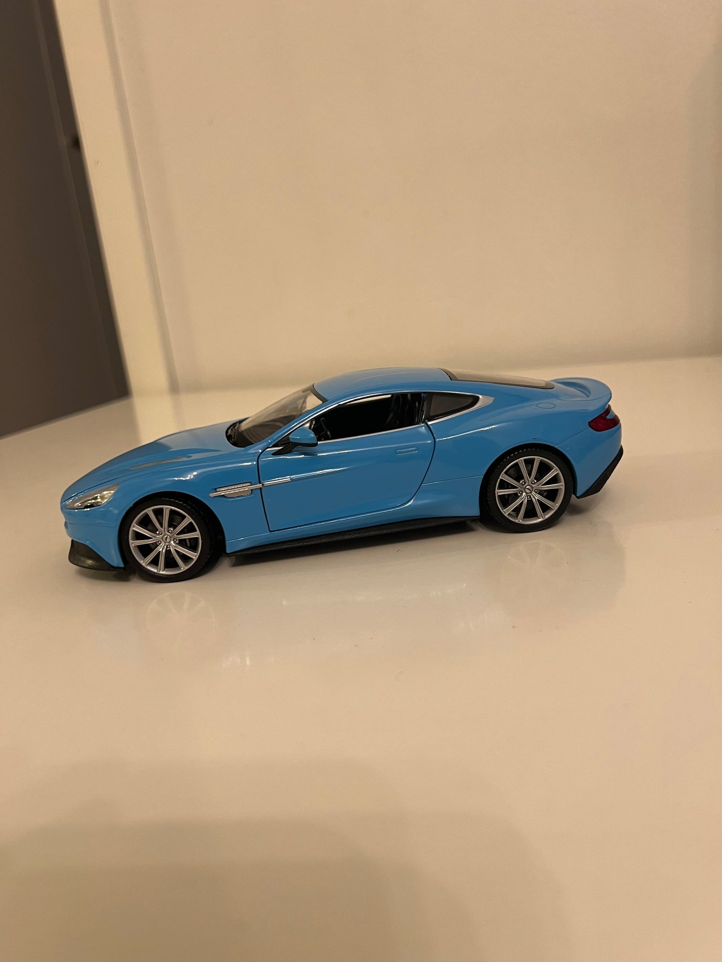 Aston martin Vanquish car model